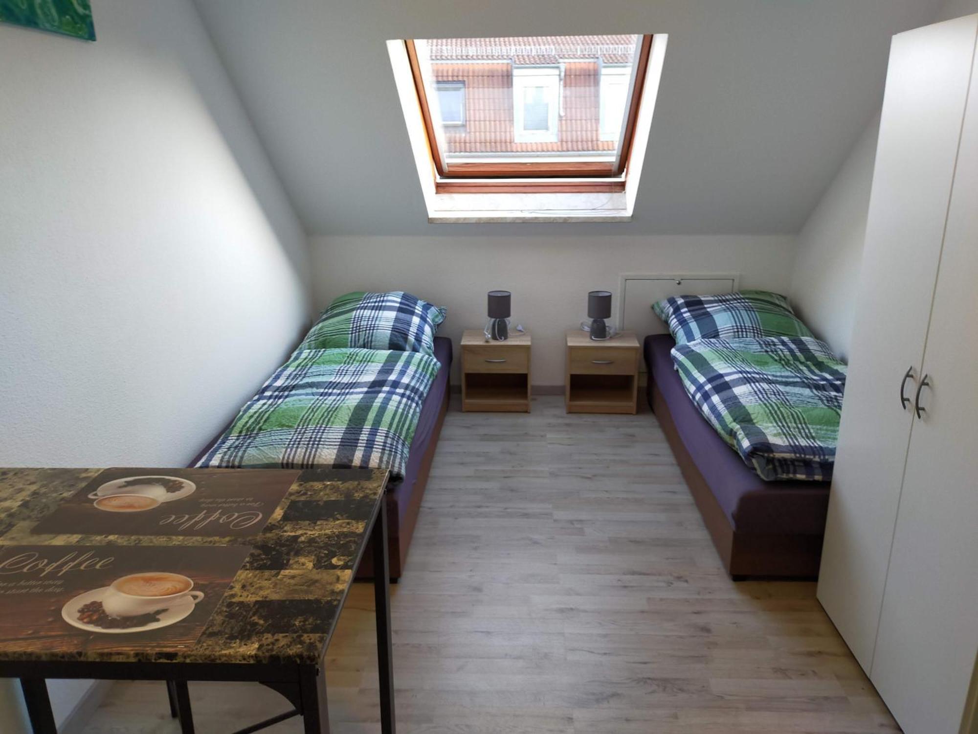Flex Aparts - Grosse, Moeblierte Wohnung In Zwickau Mit 2 Zimmern ภายนอก รูปภาพ
