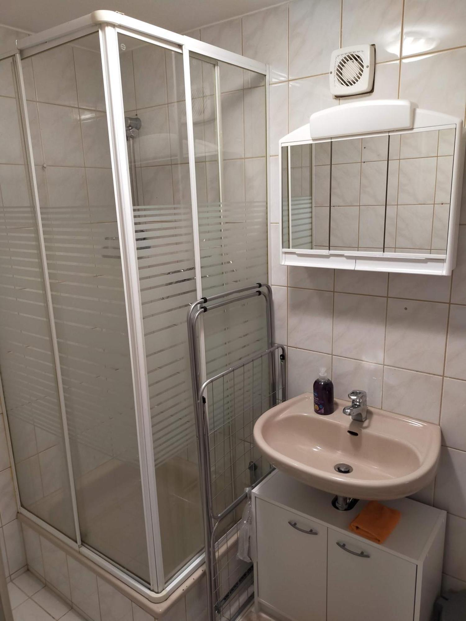 Flex Aparts - Grosse, Moeblierte Wohnung In Zwickau Mit 2 Zimmern ภายนอก รูปภาพ