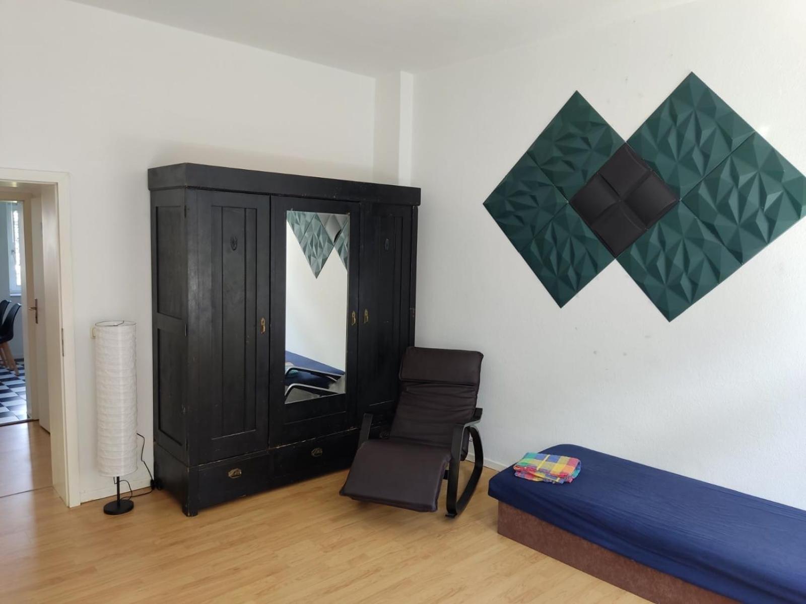 Flex Aparts - Grosse, Moeblierte Wohnung In Zwickau Mit 2 Zimmern ภายนอก รูปภาพ